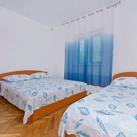 Fuer 5 Personen Ca 50 Qm In Srima, Dalmatien Norddalmatien